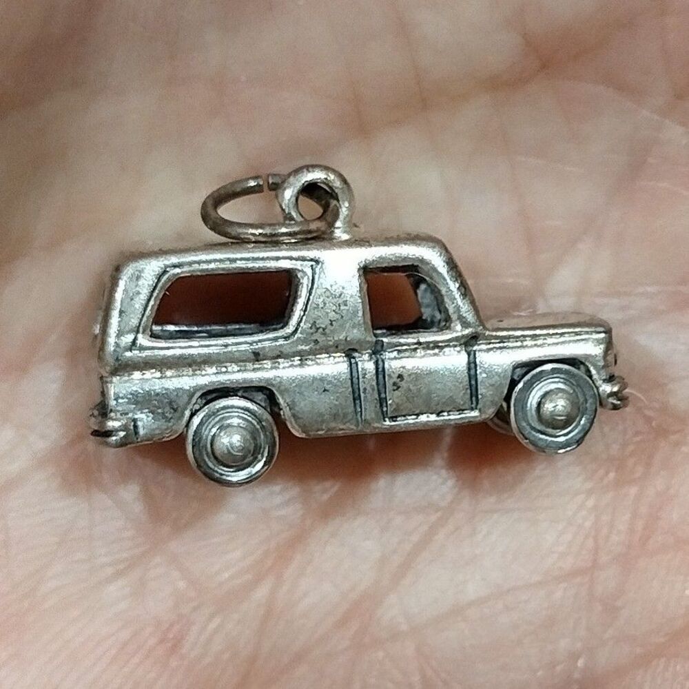 Silver Vtg Broncho Blazer Rover Wagon Turning Wheels On Axles Automobile Charm